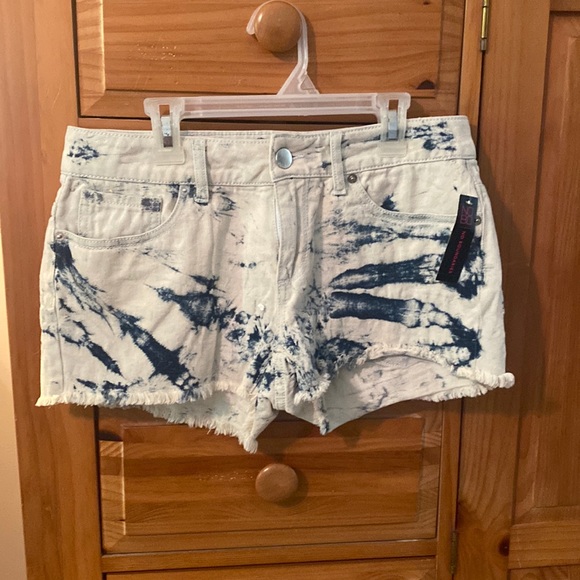 No Boundaries Pants - Size 9 NWT distressed shorts